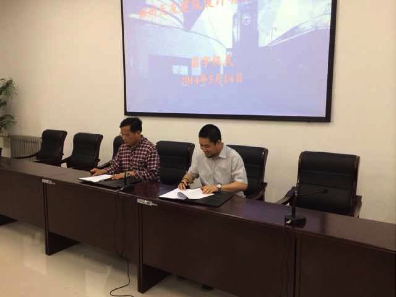 说明: /uploads/allimg/140902/1-140Z22102312J.JPG